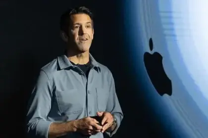 Nombre de archivo: Apple-nombro-a-John-Ternus-como-nuevo-CEO-tras-la-salida-de-Tim-Cook-y-enfrenta-retos-clave-en-inteligencia-artificial-y-hardware