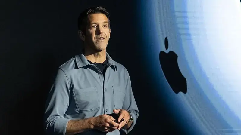 Nombre de archivo: Apple-nombro-a-John-Ternus-como-nuevo-CEO-tras-la-salida-de-Tim-Cook-y-enfrenta-retos-clave-en-inteligencia-artificial-y-hardware