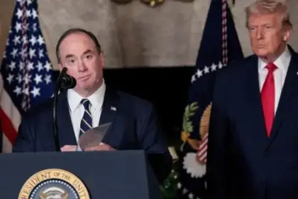 Trump destituyó al secretario de la Marina de EE.UU. en plena crisis con Irán y tensión por el estratégico estrecho de Ormuz